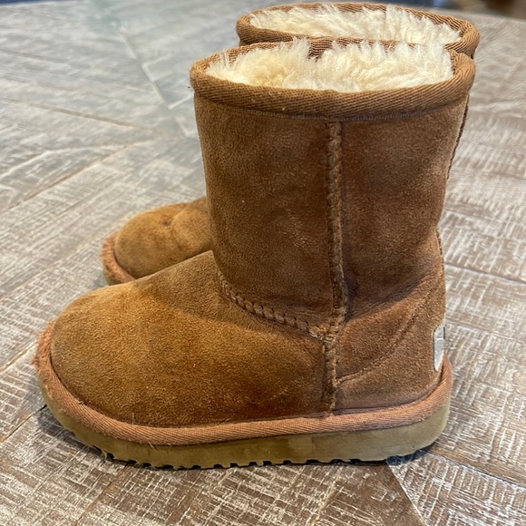 Toddler Ugg boots - Picture 1 of 4